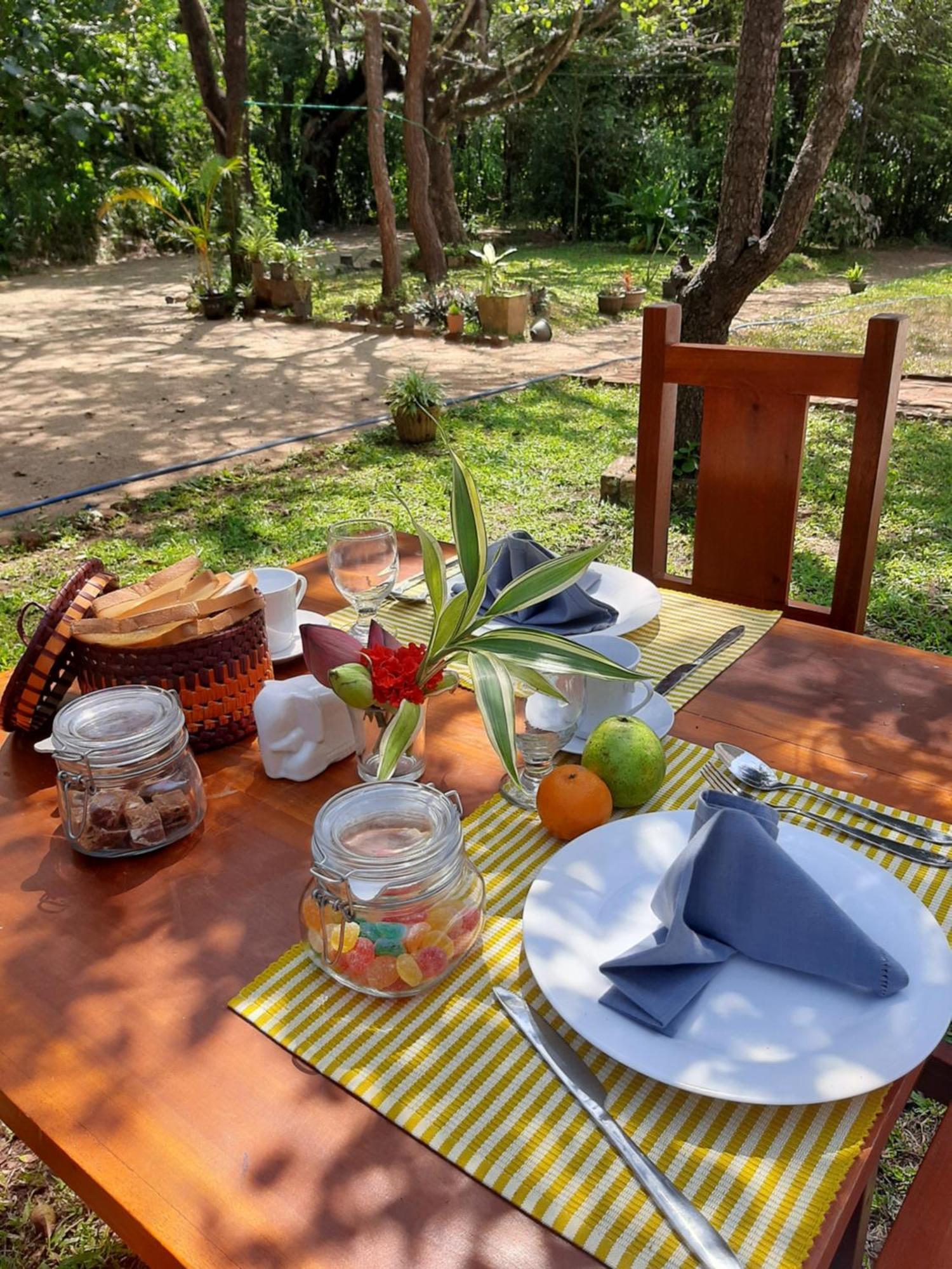 Hotel Chanara Sigiriya Exteriör bild