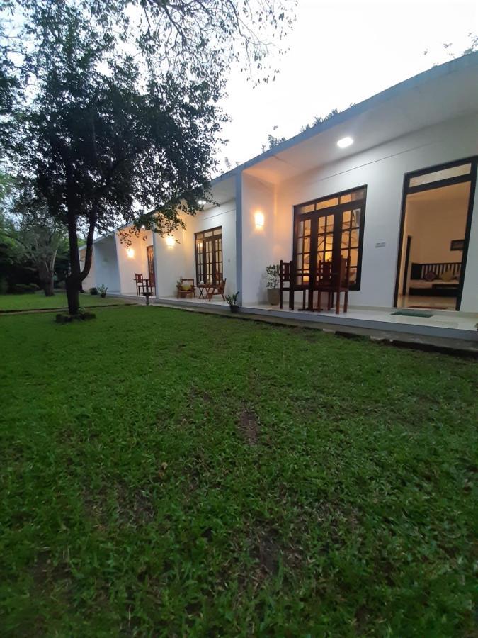 Hotel Chanara Sigiriya Exteriör bild